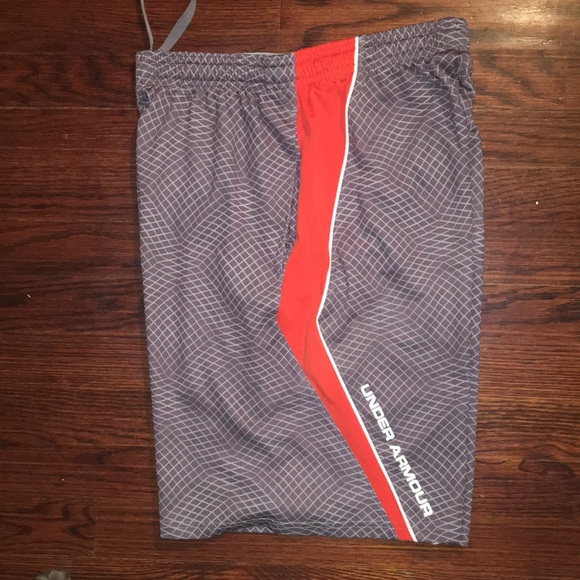 Underarmour Men’s Short size: Small, Grey/red - Picture 2 of 4